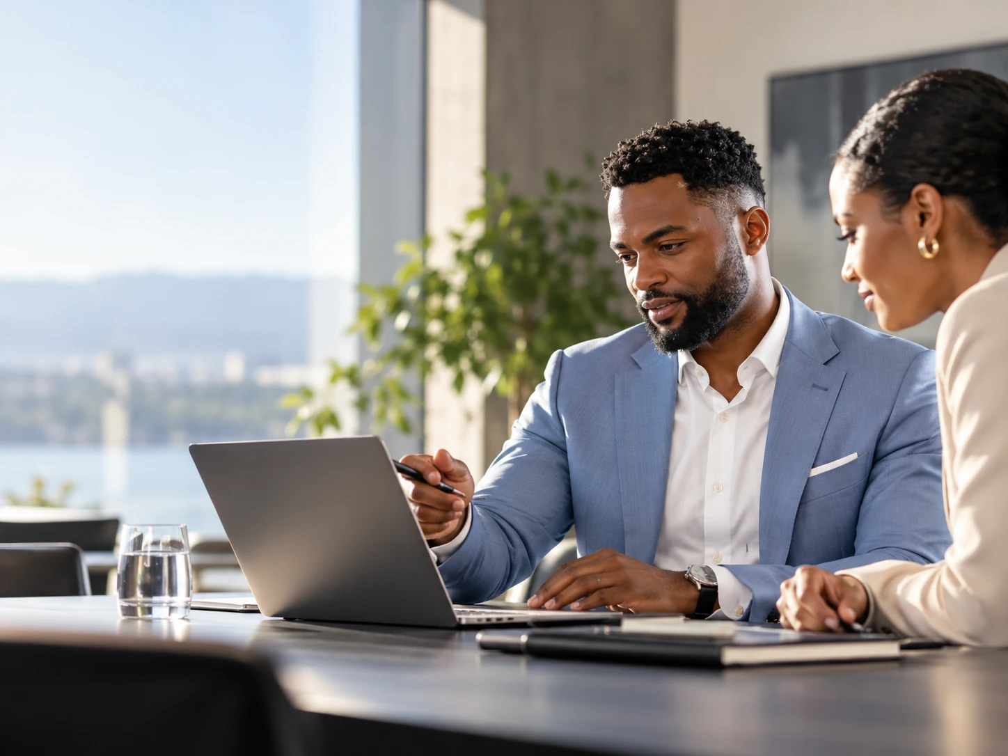 Illustratives KI-generiertes Corporate-Motiv: Geschäftliche Beratung im modernen Büro